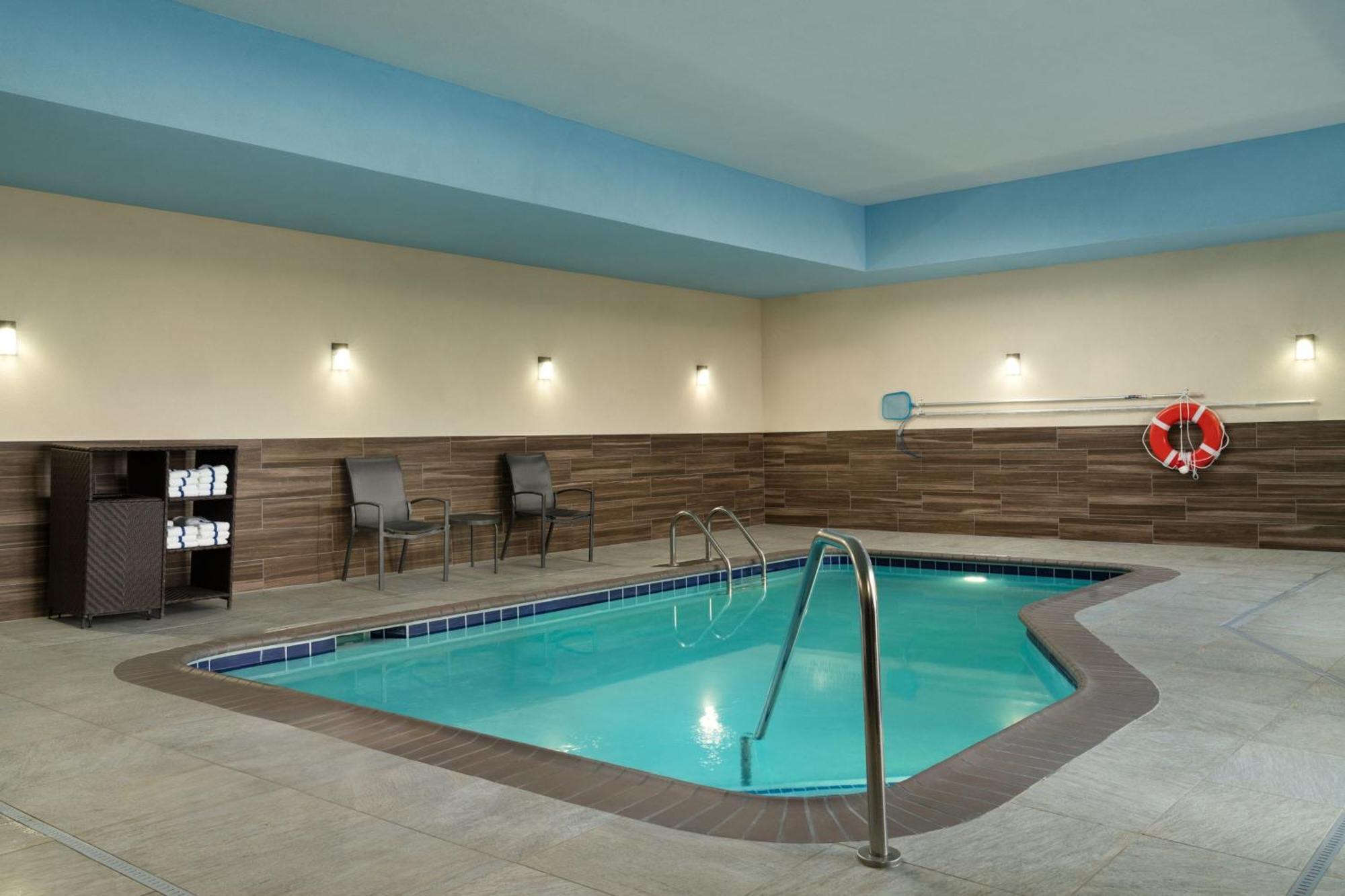 Fairfield Inn & Suites By Marriott London Exterior photo