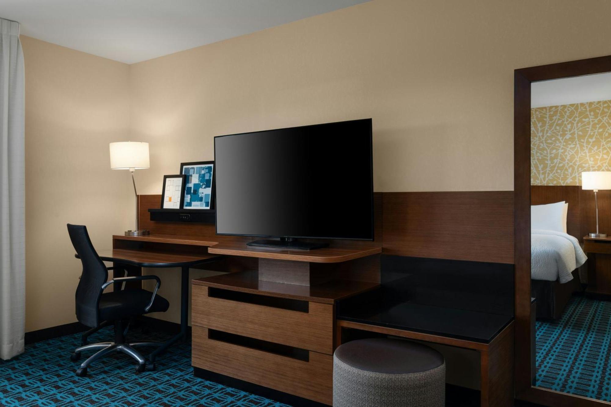 Fairfield Inn & Suites By Marriott London Exterior photo