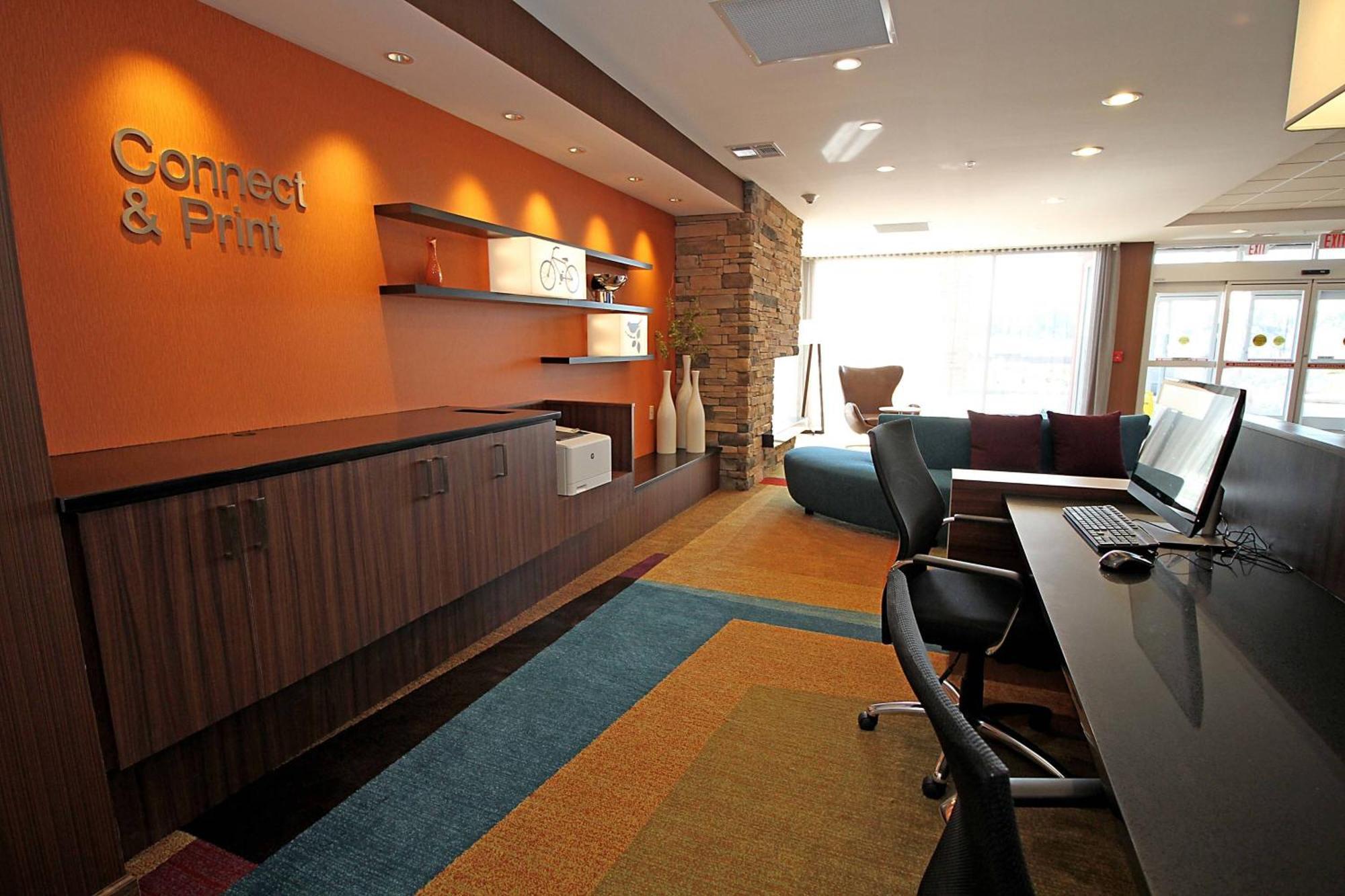 Fairfield Inn & Suites By Marriott London Exterior photo