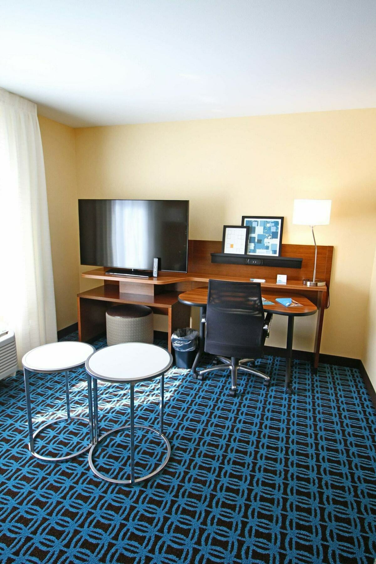 Fairfield Inn & Suites By Marriott London Exterior photo